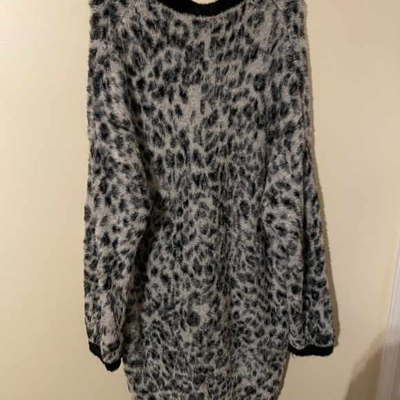 Ann Taylor snow leopard boyfriend soft Cardigan Sz xl - Picture 8 of 8